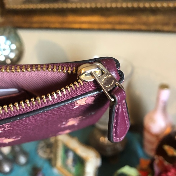 Adorable Authentic Coach Wallet w Little Dancing Mice! Perfect condition. - Picture 5 of 8